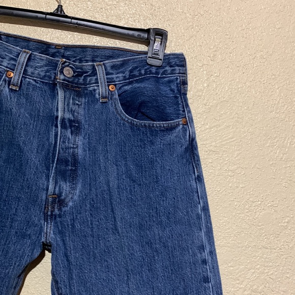 Levi Strauss Men's Jeans Button Fly Straight 501 Medium Wash W33xL34 - Picture 6 of 16